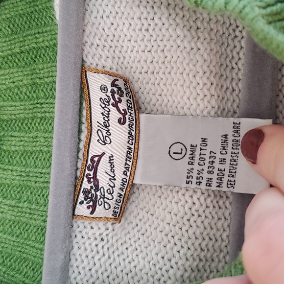 FREE WITH PURCHASE: Vintage Cozy Winter Sweater - Picture 3 of 4